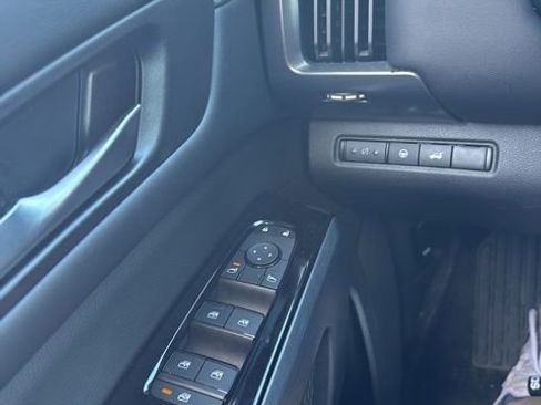 Certified 2025 Nissan Pathfinder SL image 24