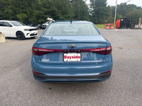 Used 2025 Volkswagen Jetta SE FWD image 20