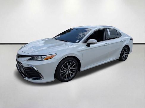 Used 2022 Toyota Camry XLE FWD image 6