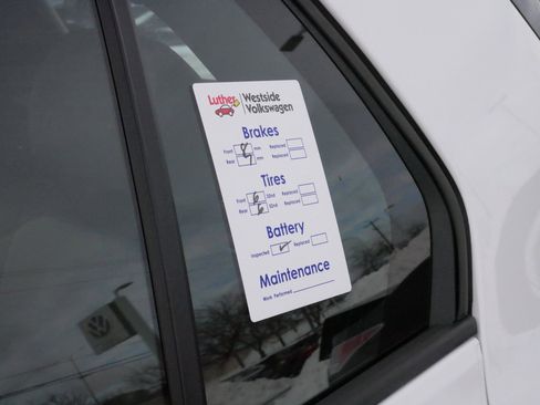 Certified 2023 Volkswagen GTI SE image 33