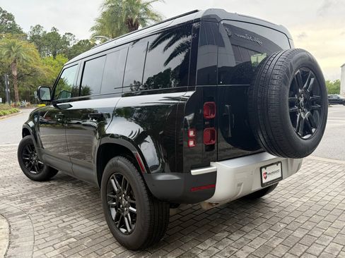 Used 2025 Land Rover Defender 110 S image 2