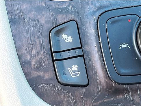 Used 2021 GMC Acadia Denali w/ Denali Technology Package image 21