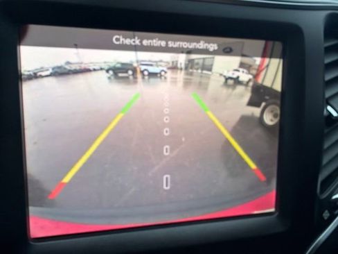 Used 2019 Jeep Cherokee Trailhawk AWD/4WD image 15