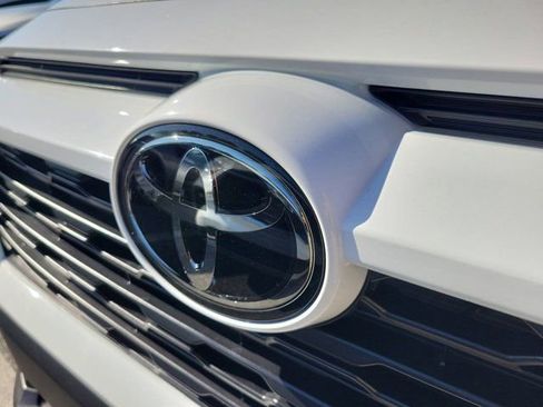 Used 2025 Toyota RAV4 XLE FWD image 11