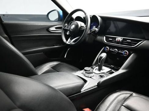 Used 2020 Alfa Romeo Giulia w/ Cold Weather Package RWD image 13