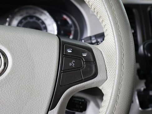 Used 2012 Toyota Sienna SE FWD image 32