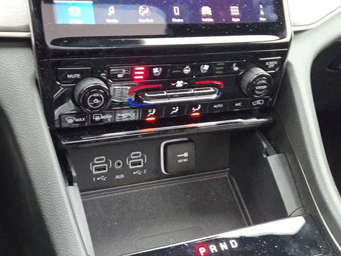 Used 2025 Jeep Grand Cherokee Limited w/ Luxury Tech Group II image 27