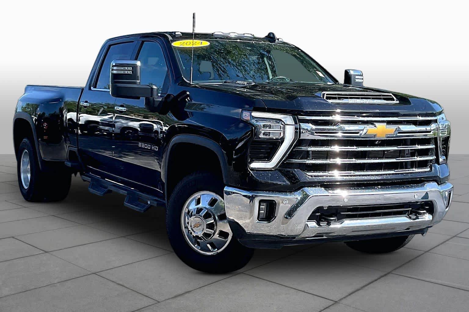 Used 2024 Chevrolet Silverado 3500 LTZ w/ LTZ Plus Package AWD/4WD image 3