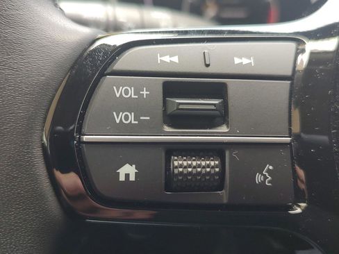 Used 2025 Honda Pilot Touring image 16