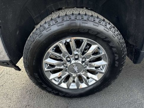 Certified 2025 Chevrolet Silverado 3500 LTZ w/ LTZ Convenience Package AWD/4WD image 18