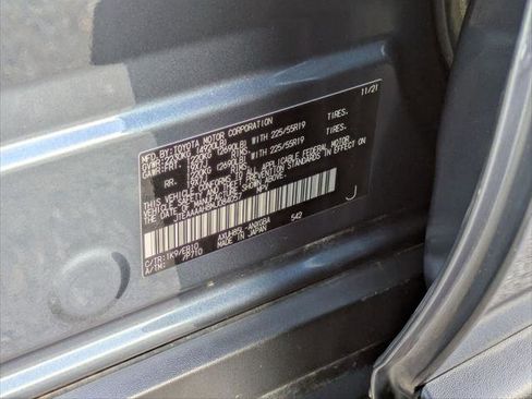 Used 2021 Toyota Venza XLE image 28