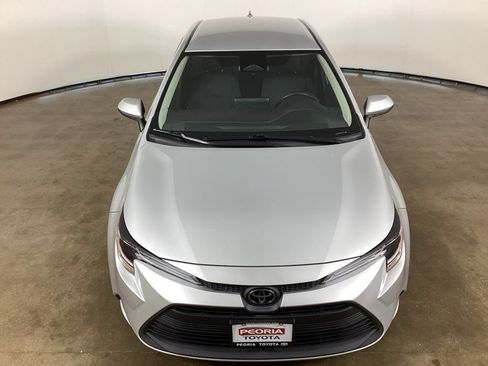 Used 2023 Toyota Corolla LE FWD image 4