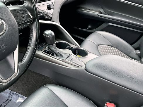 Used 2022 Toyota Camry SE w/ Convenience Package FWD image 16