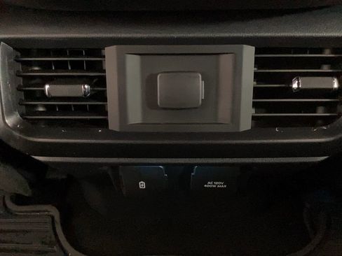 Used 2022 Ford F150 Lariat image 19