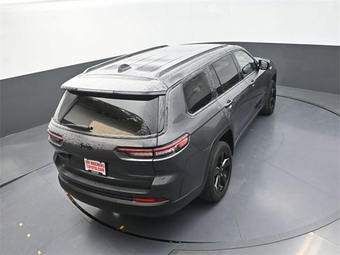 Used 2025 Jeep Grand Cherokee L Limited w/ Black Appearance Package image 25