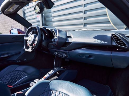 Used 2019 Ferrari 488 Spider image 44