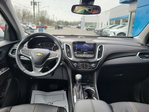 Used 2022 Chevrolet Equinox Premier image 3