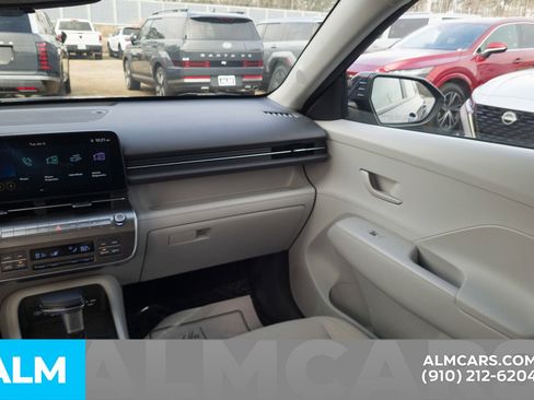 Used 2025 Hyundai Kona SEL image 19