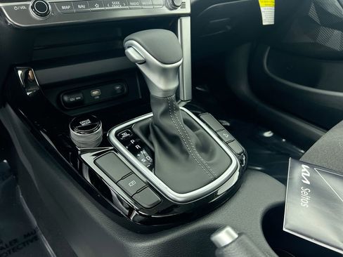 Certified 2025 Kia Seltos S image 20