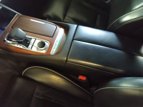 Used 2020 Kia K900 Luxury image 26