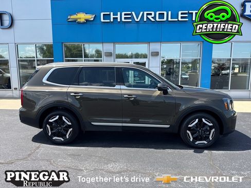 Used 2025 Kia Telluride S AWD/4WD image 1