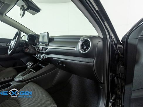 Used 2020 Kia Forte LXS FWD image 39