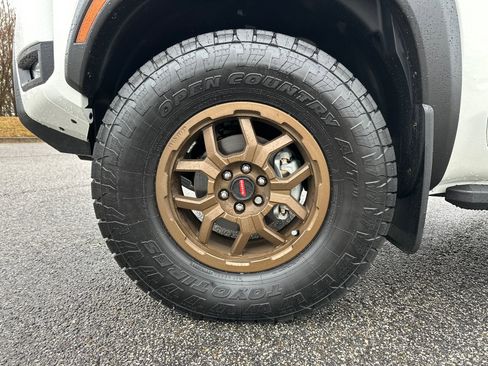 New 2025 Nissan Frontier PRO-4X AWD/4WD image 11