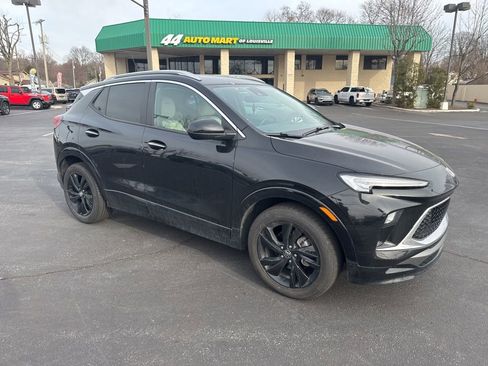 Used 2024 Buick Encore GX Sport Touring image 1
