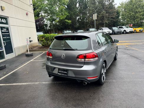 Used 2011 Volkswagen Golf 4-Door FWD image 6