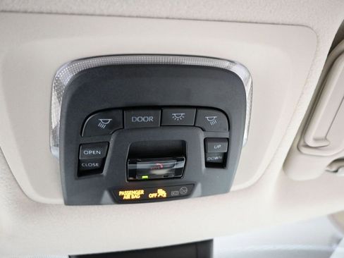 Used 2022 Toyota Corolla Cross XLE w/ Convenience Package image 38