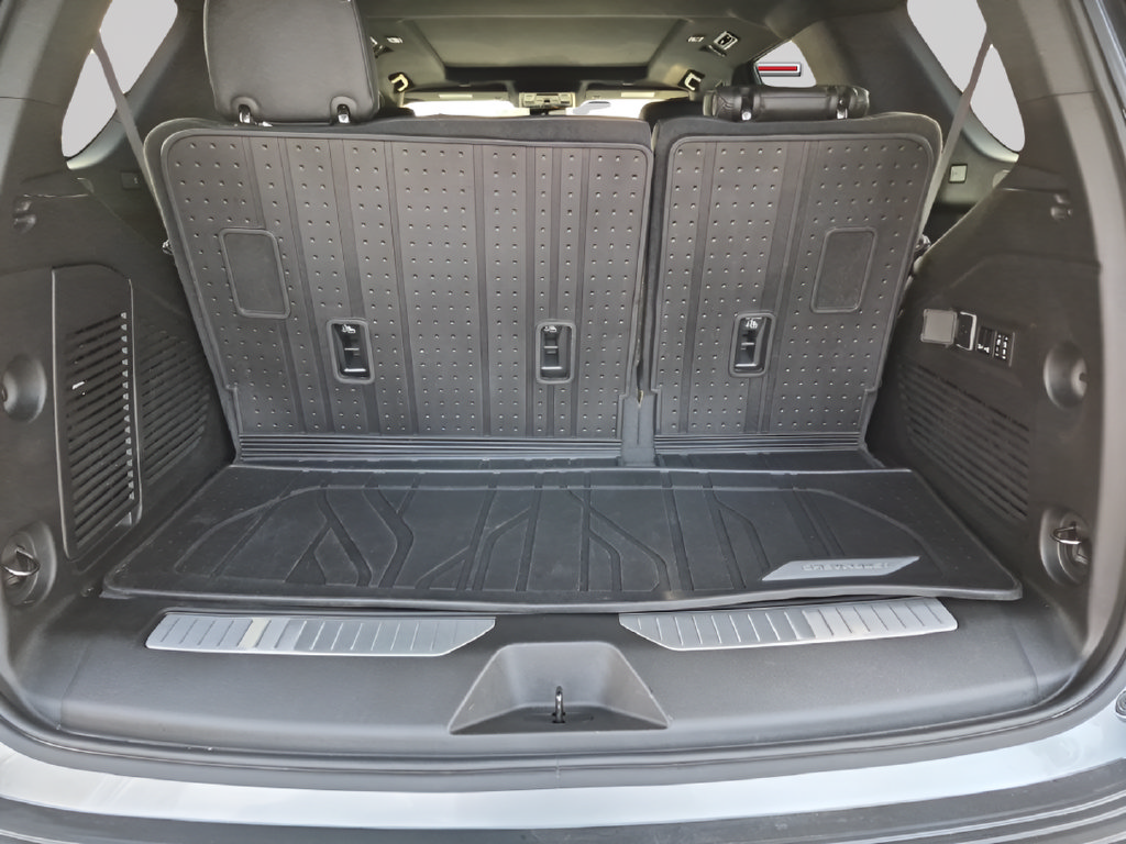 Used 2023 Chevrolet Tahoe RST w/ Luxury Package RWD image 39