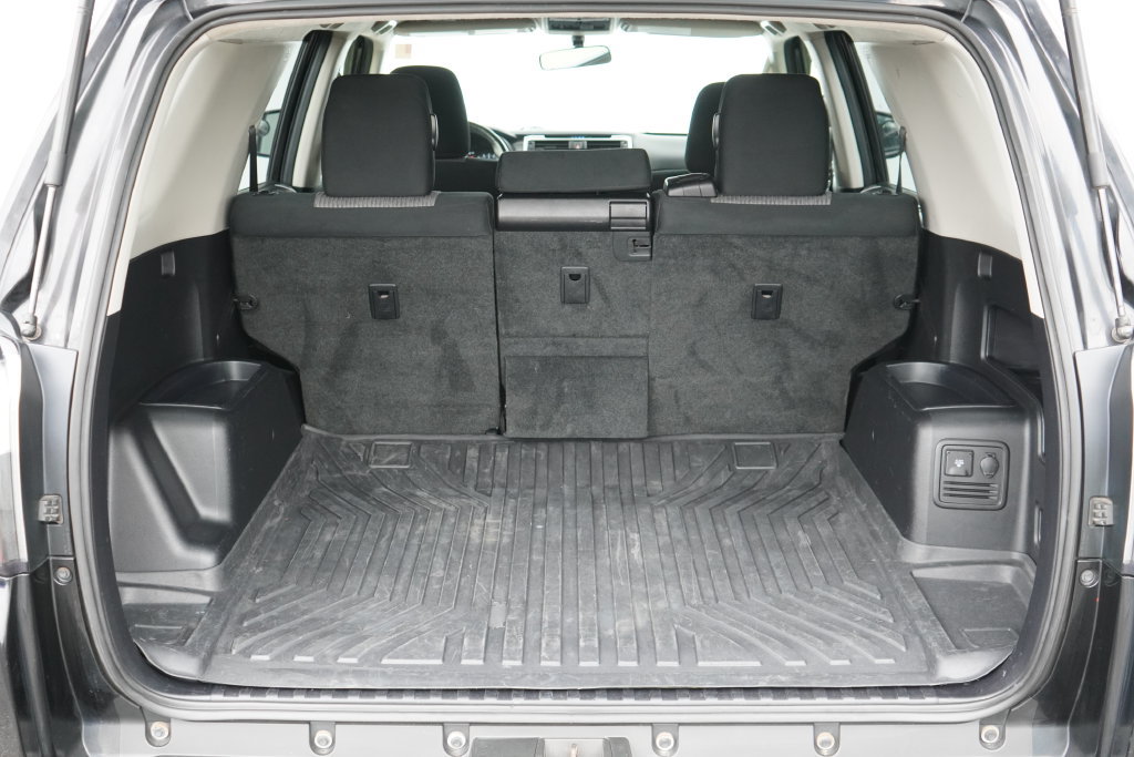 Used 2018 Toyota 4Runner SR5 AWD/4WD image 8