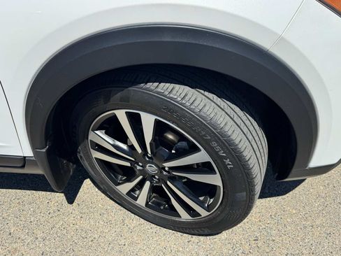 Used 2019 Nissan Kicks SR FWD image 40