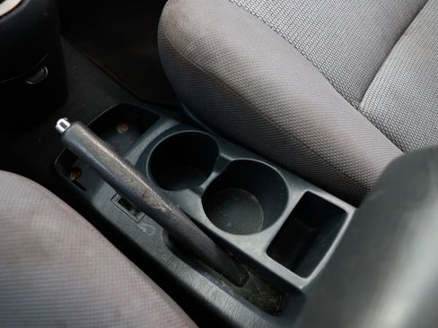 Used 2005 Toyota Matrix XR image 35