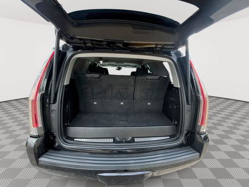 Used 2019 Cadillac Escalade Luxury w/ Escalade Sport Edition AWD/4WD image 22