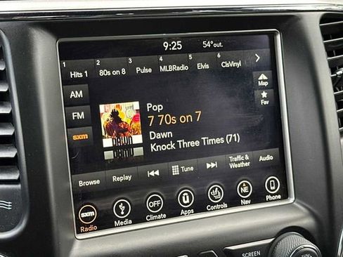 Used 2018 Jeep Grand Cherokee Limited image 16