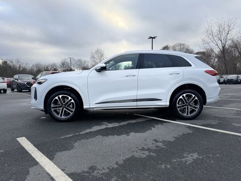 Certified 2025 Audi Q5 2.0T Premium Plus w/ Premium Plus image 3