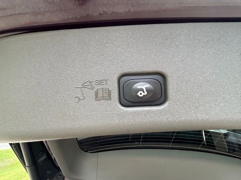 Used 2025 Lincoln Nautilus Premier AWD/4WD image 13