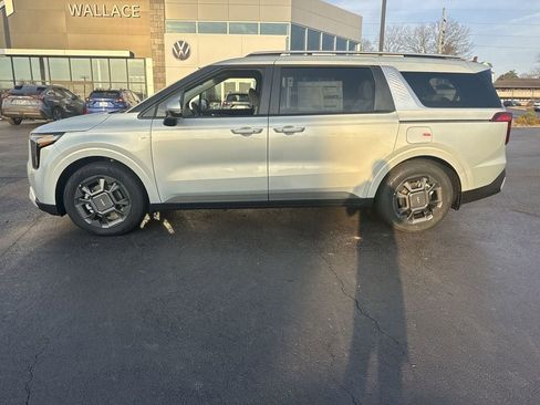 New 2026 Kia Carnival EX image 3