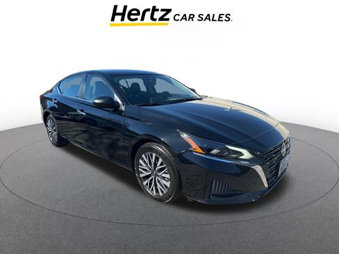 Used 2025 Nissan Altima 2.5 SV image 1