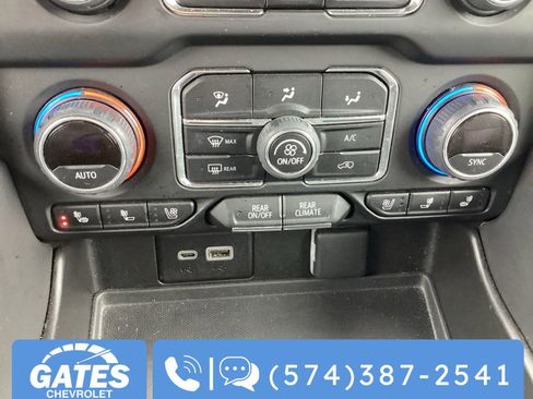 Used 2023 Chevrolet Suburban Premier image 27