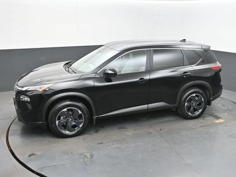 Certified 2024 Nissan Rogue SV image 33