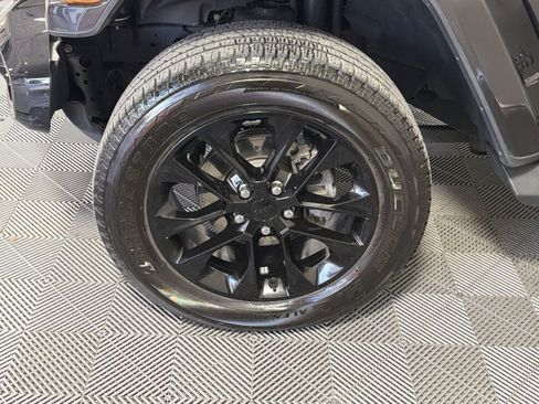 Used 2021 Jeep Wrangler Unlimited Sahara image 12