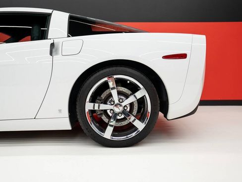 Used 2009 Chevrolet Corvette Coupe w/ Z51 Performance Package RWD image 29