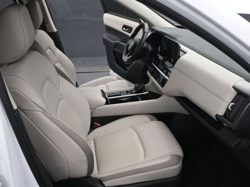 Used 2025 Nissan Pathfinder SL FWD image 64