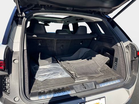 Used 2025 Land Rover Range Rover Sport SV Edition Two image 9