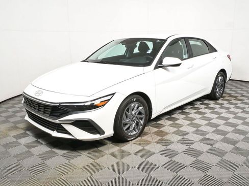 Used 2024 Hyundai Elantra SEL FWD image 30