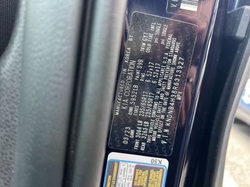 Used 2024 Kia Carnival LX FWD image 27