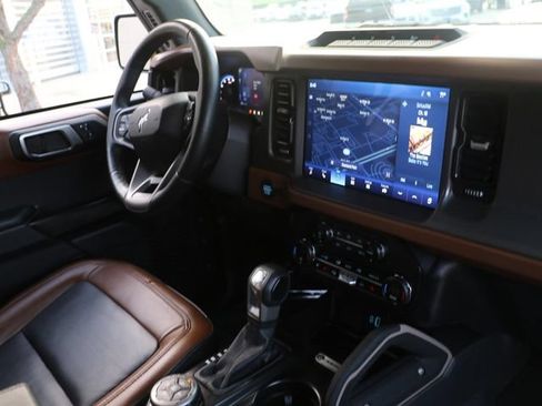 Used 2024 Ford Bronco Outer Banks w/ Sasquatch Package AWD/4WD image 14