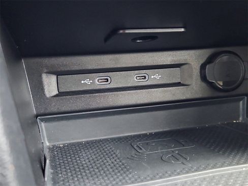 Used 2024 Volkswagen Tiguan Wolfsburg Edition image 17